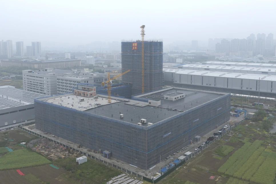 智能中央廚房項目主體結(jié)構(gòu)順利完成封頂.jpg