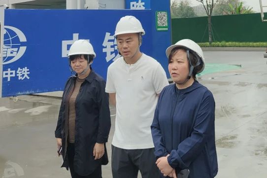 成都市新津區(qū)人大常委會(huì)副主任楊梅到五津長島小學(xué)項(xiàng)目檢查指導(dǎo)工作.jpg